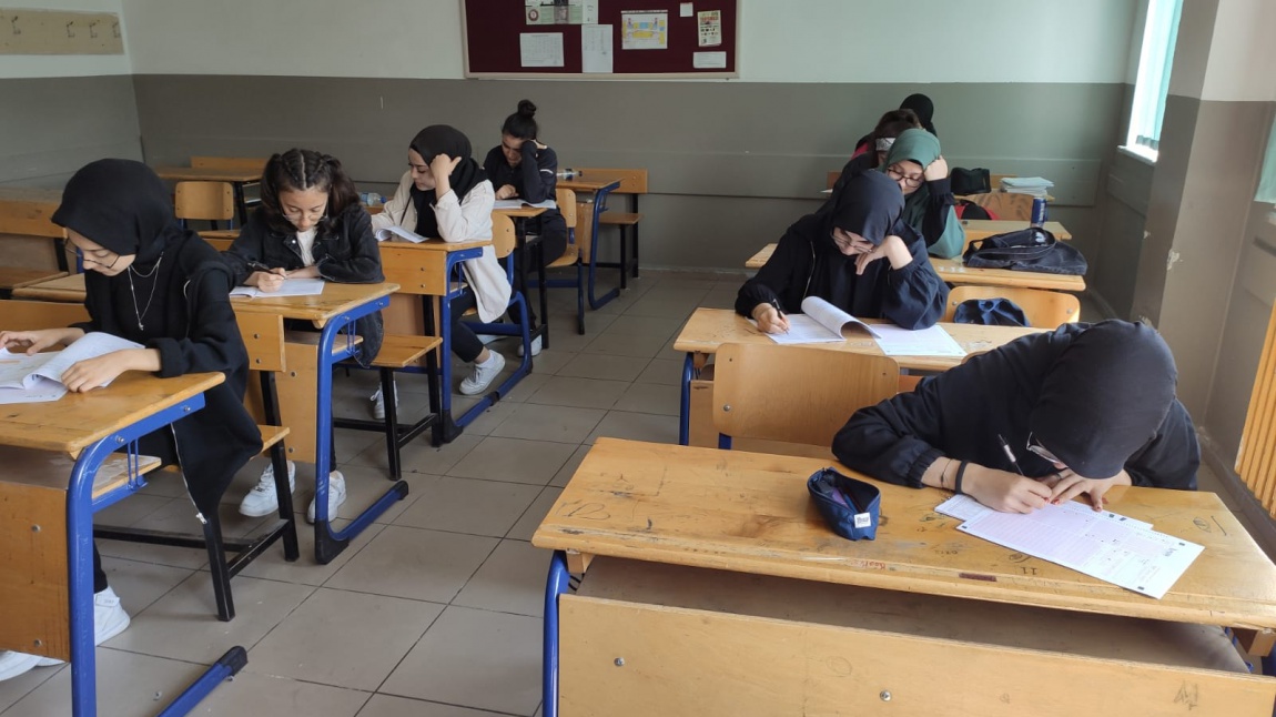 Okulumuz 11. ve 12. Sınıflarına TYT - AYT Deneme Sınavı Yapıldı